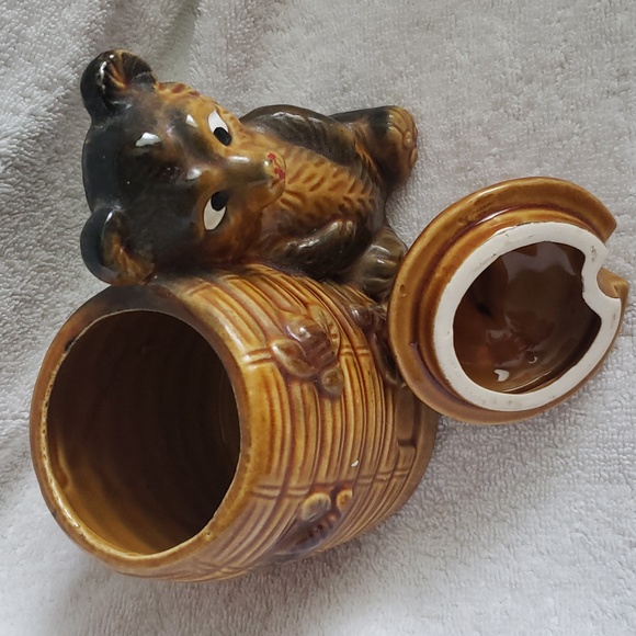 Vintage Ceramic Honey Pot Bear and Beehive Armbee San Francisco from the 1960's - Picture 2 of 5